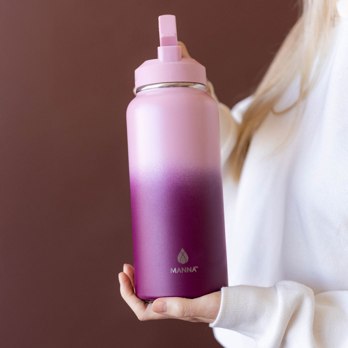 32-oz-powel-bottle-l6 32_Manna_Website_Lifestyles-2.jpg