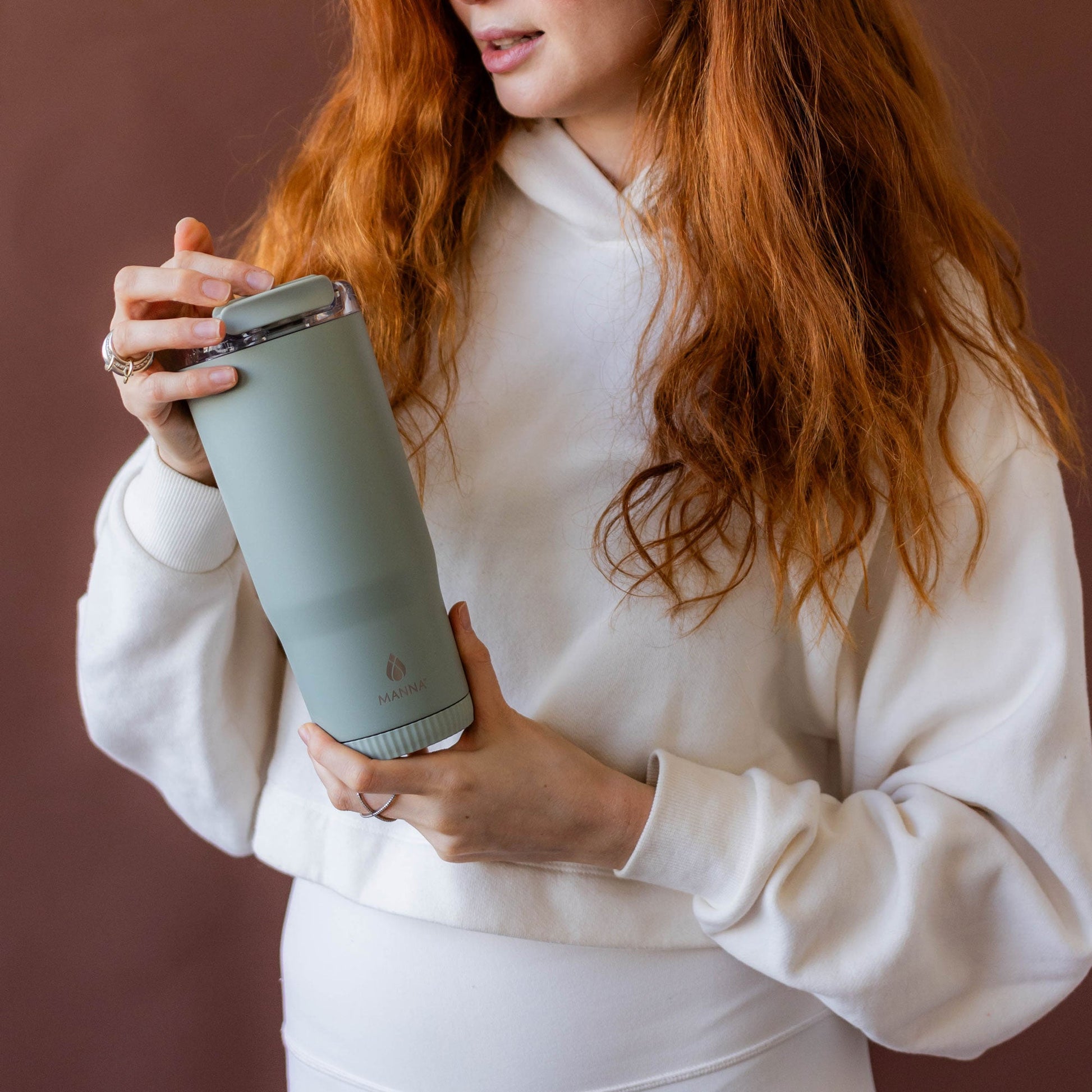 30-oz-groove-tumbler-m1 4Manna_Website_Lifestyles-17.jpg